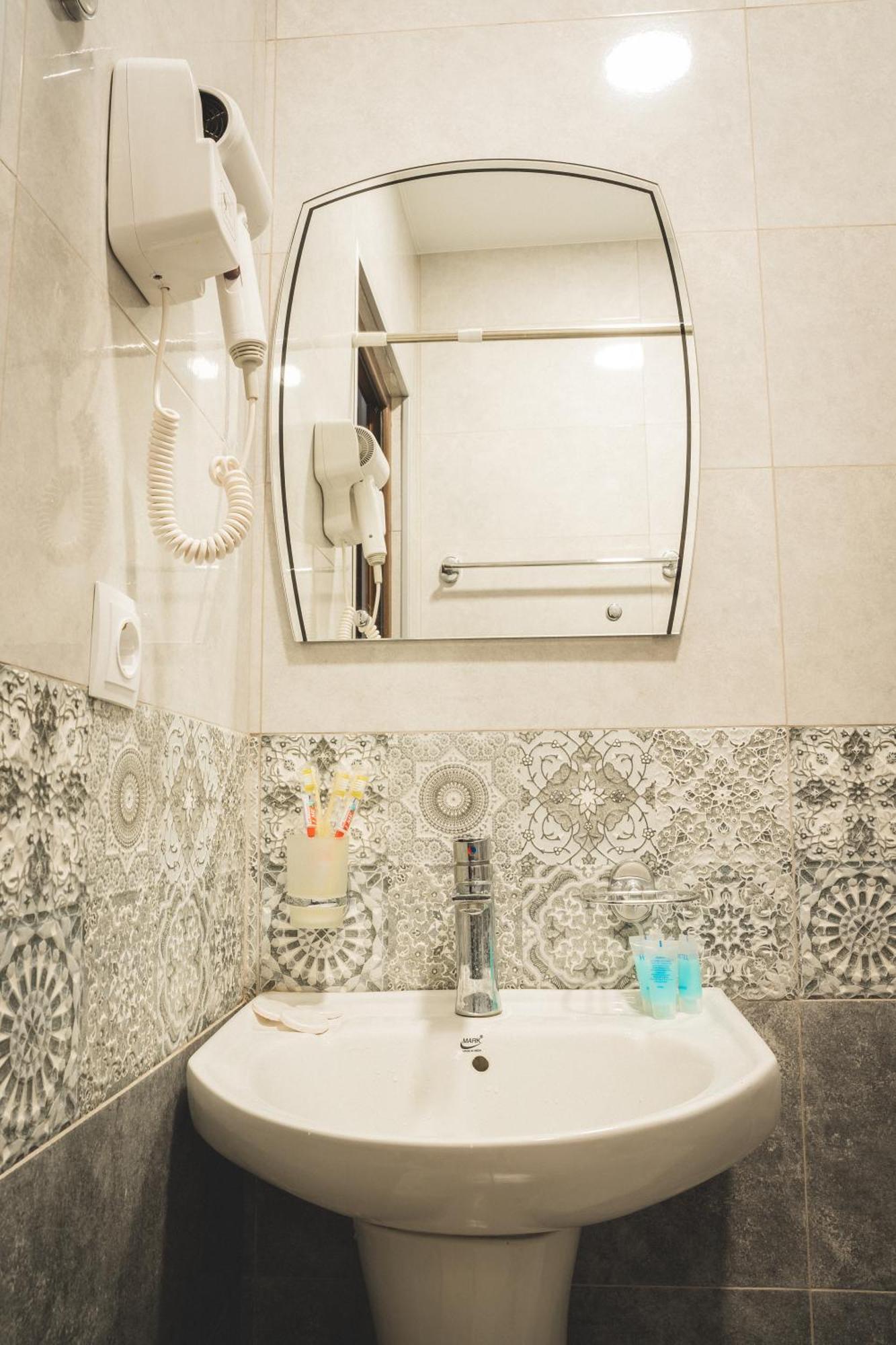 Hh Hotel Tbilisi Zewnętrze zdjęcie